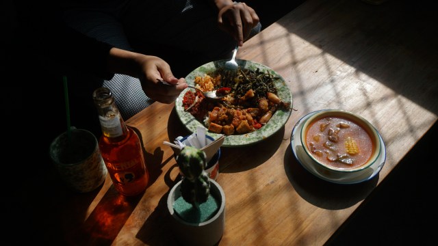 Ilustrasi makan siang. Foto: Iqbal Firdaus/kumparan
