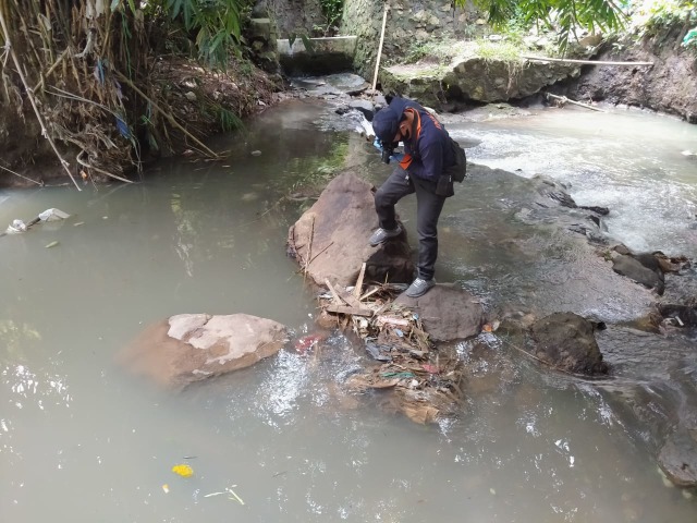 Lokasi penemuan mayat janin bayi pada Aliran Sungai Balau di Jalan Urip Sumoharjo, Kelurahan Kedaton, Kecamatan Kedaton, Kota Bandar Lampung, Kamis (14/5) | Foto: Ist. 