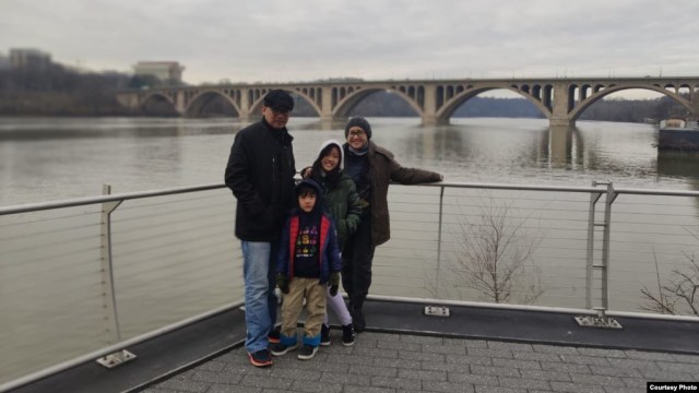 Erick Alamsjah dan keluarga pindah ke negara bagian Maryland pada Januari setelah memenangkan lotere kartu hijau. (dok. pribadi)