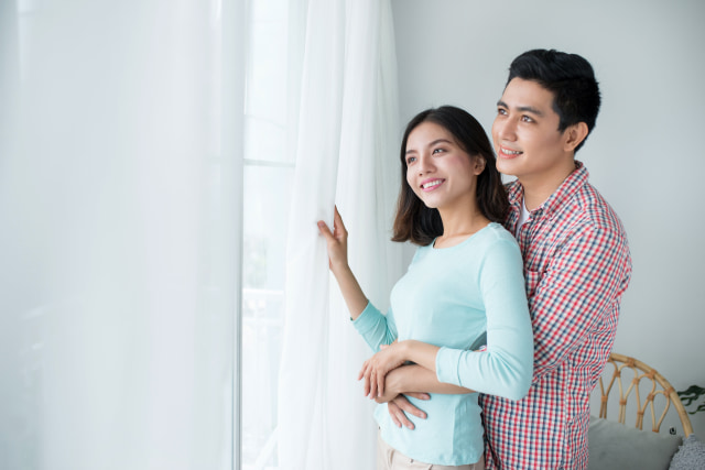 Tips agar Pernikahan Tetap Harmonis Meski Penghasilan Suami Lebih Rendah Foto: Shutterstock