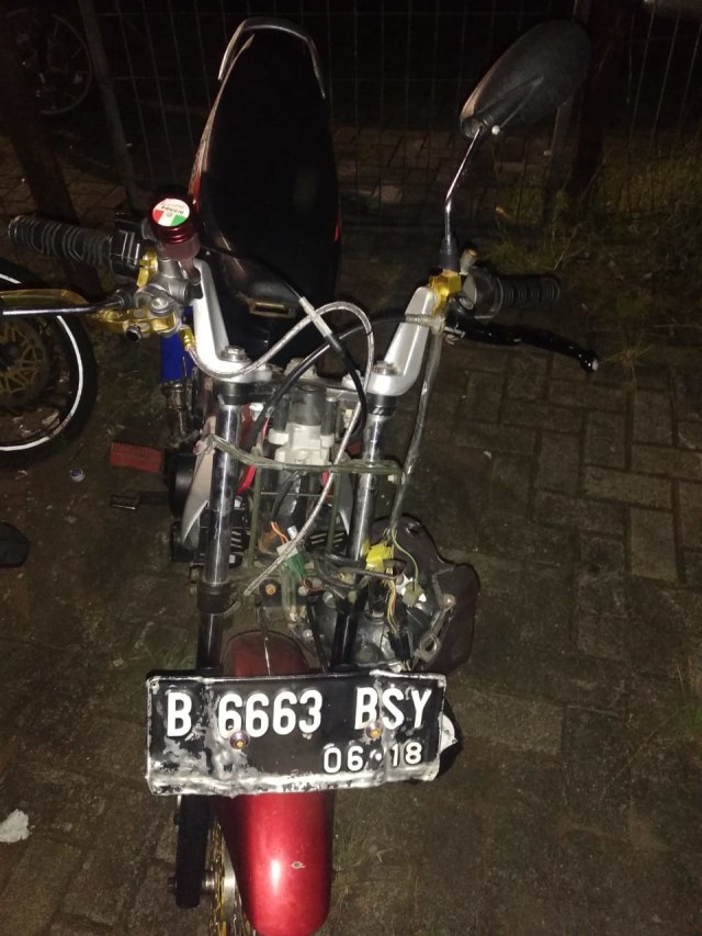 Motor yang menabrak warga, Cakung Jaktim