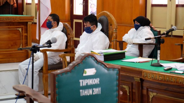 Foto: Terdakwa Pembunuh Hakim PN Medan Pakai APD Saat Ikuti Sidang (1256947)