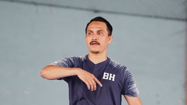 Pelatih Vamos Mataram, Bonsu Hasibuan. Foto: Instagram @bonsuhasibuanhasibuan_official2