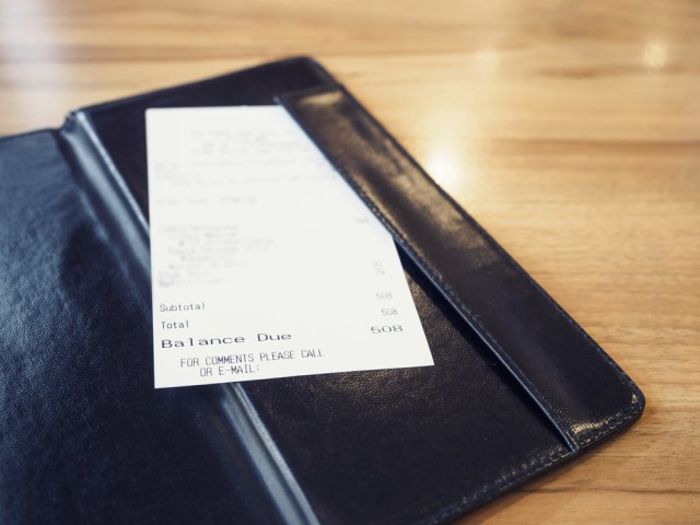 Makan di Restoran Ini Wajib Memberikan Tip Sekurangnya 15% (13066)