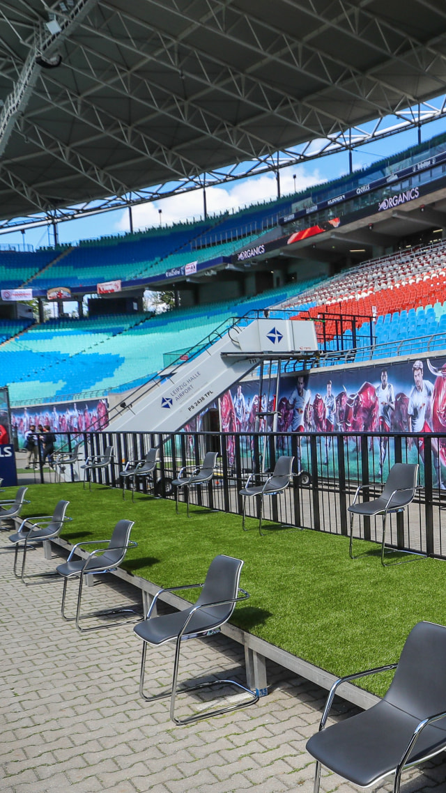 Tangga pesawat di Stadion Red Bull Arena saat pertandingan RB Leipzig vs SC Freiburg. Foto: Getty Images/Thomas Bachmann/Pool