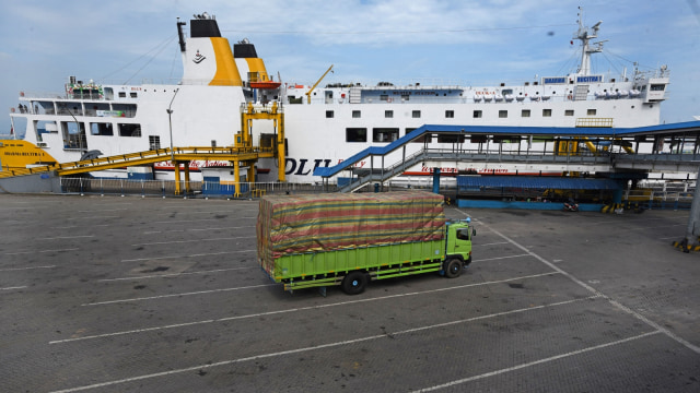 Ilustrasi truk pengangkut logistik. Foto: ANTARA FOTO/Asep Fathulrahman