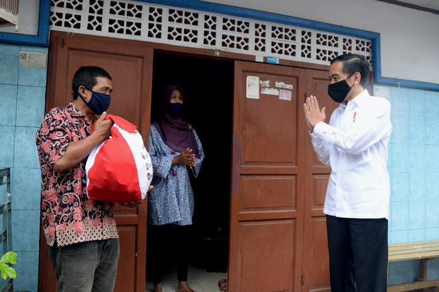 Bansos PPKM Darurat Dipertanyakan Warga, Ini Penjelasan Luhut hingga Risma (55811)