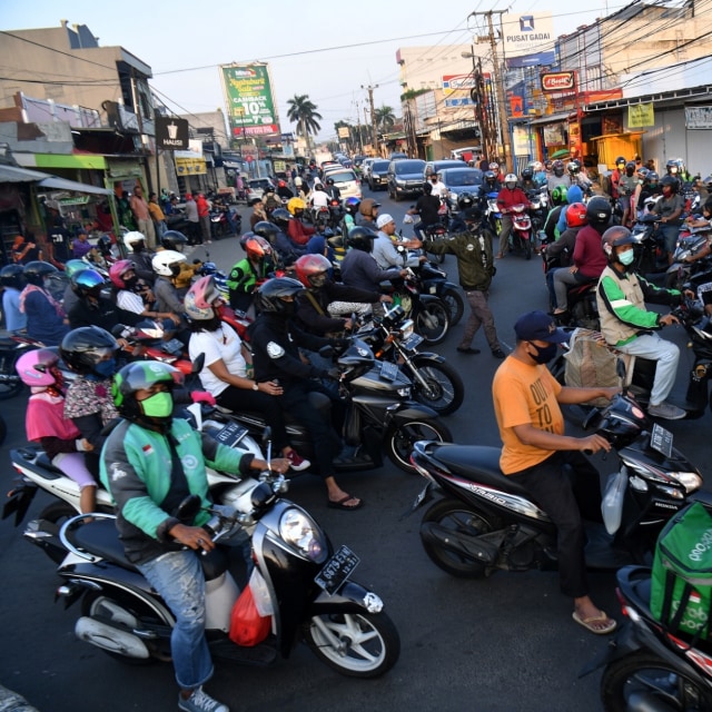 Keramaian Lalu Lintas di Depok