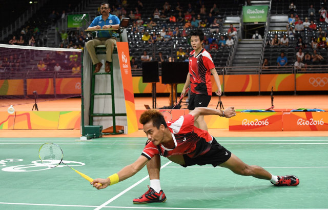 Tontowi Ahmad/Liliyana Natsir saat berlaga di final Olimpiade 2016. Foto: GOH Chai Hin / AFP