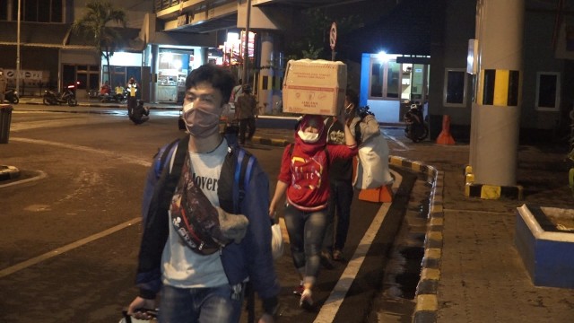 Meski Dilarang, Ribuan Pemudik dari Bali Tiba di Pelabuhan Ketapang Tiap Hari (11571)