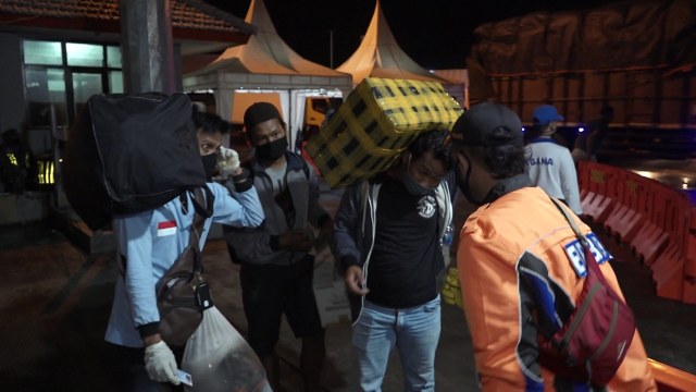 Meski Dilarang, Ribuan Pemudik dari Bali Tiba di Pelabuhan Ketapang Tiap Hari (11570)
