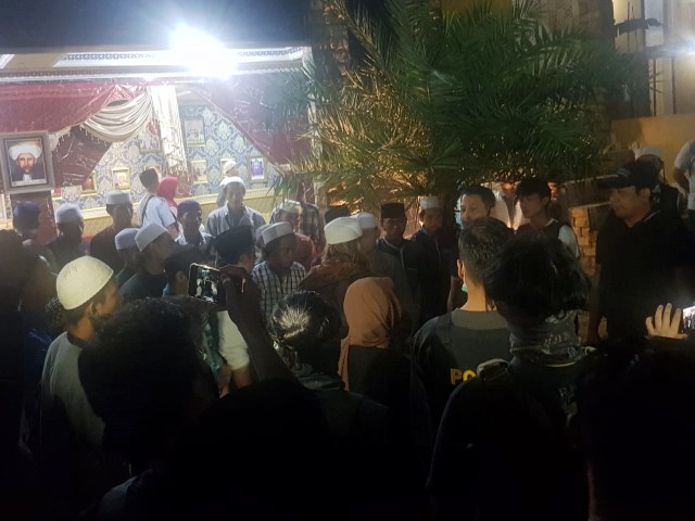 Suasana saat Habib Bahar bin Smith saat dijemput polisi. Foto: Dok. Kemenkumham