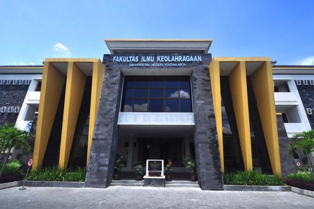 Gedung Fakultas Ilmu Keolahragaan Universitas Negeri Yogyakarta. Foto : Dokumen UNY