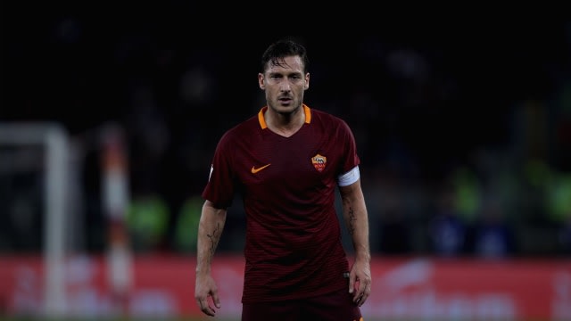 Totti tinggalkan AS Roma. Foto: Paolo Bruno/Getty Images