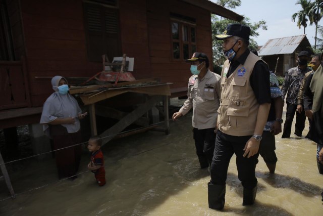 Tinjau Banjir di Aceh Tamiang, Plt Gubernur: Kita Akan ...