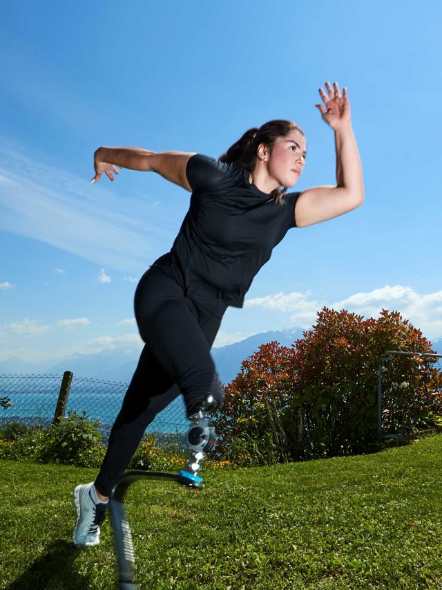 Atlet paralimpik Sofia Gonzales ketika berlatih di rumahnya di Jongny, Swiss. Foto: REUTERS/Denis Balibouse