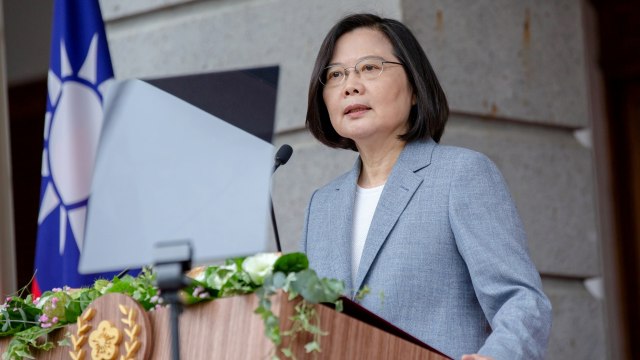 Presiden Taiwan Tsai Ing-wen memberikan pidato usai menjalani pelantikan di Taipei, Taiwan, Rabu (20/5). Foto: Wang Yu Ching/Taiwan Presidential Office/Handout via REUTERS