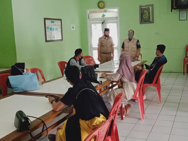 Pendataan terhadap TKI yang tiba di Lampung oleh UPT BP2MI Lampung, Rabu (19/5) | Foto : UPT BP2MI Lampung