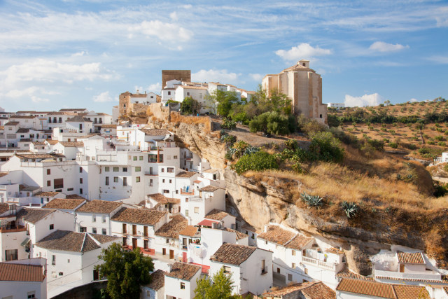 Kota Dibangun Di Tengah Tebing di Spanyol