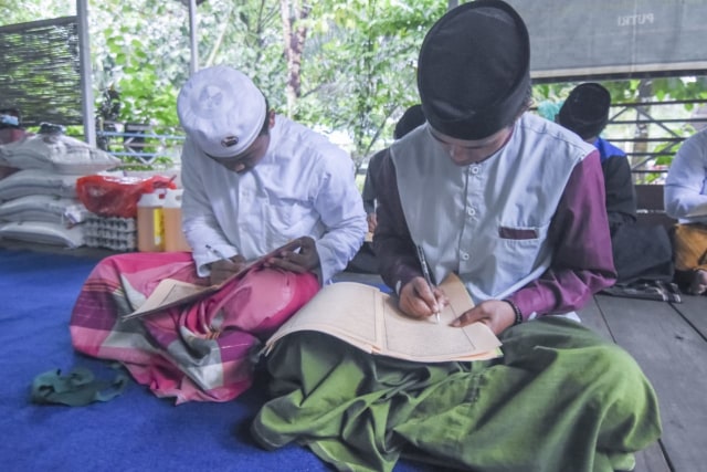 Santri mengaji bersama di bulan Ramadhan. Foto: Dok PCC