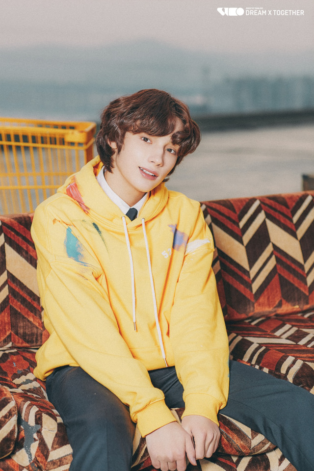 5 Potret Ganteng Hueningkai TXT, Bikin Deg-degan! (665558)