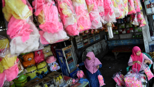 Pedagang oleh-oleh di Pantura