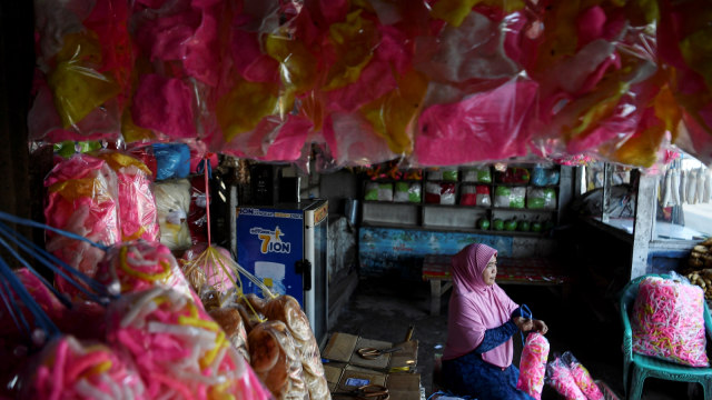 Pedagang oleh-oleh di Pantura