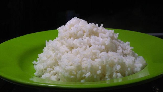 Ilustrasi nasi putih sudah matang. Foto: Nugroho Sejati/kumparan