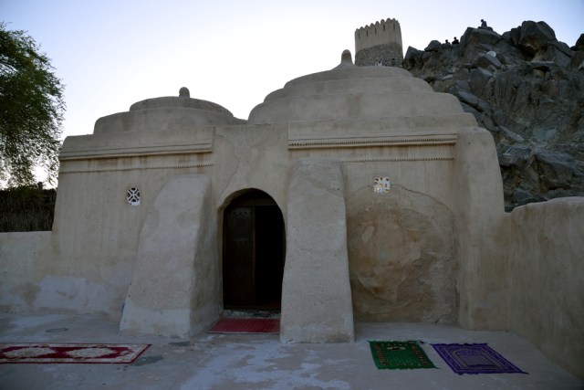 Menilik Masjid Al Bidya, Masjid Tertua di UEA yang Punya Arsitektur Unik (16084)