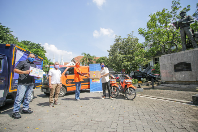 Dukung Mobilitas Logistik di Tengah Pandemi, Top 1 Sumbang Masker dan Pelumas (78178)