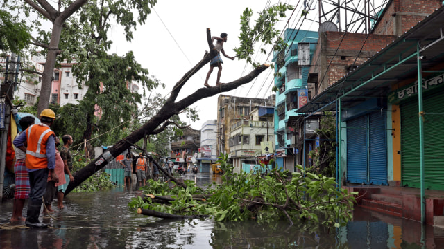 82 Orang di India dan Bangladesh Tewas saat Topan Amphan Menerjang (774294)