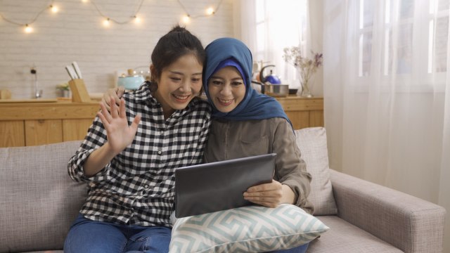 Ilustrasi video call dengan anggota keluarga. Foto: Shutterstock