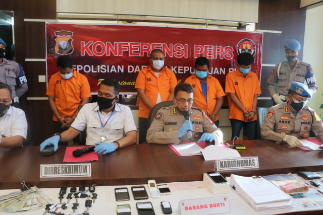 Konferensi Pers Polda Kepri terkait kasus penggelapan mobil yang libatkan oknum polisi di Bintan. Foto: Rega/kepripedia.