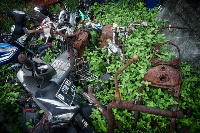 Cerita Mistis Kuburan Motor di Bekasi (215254)