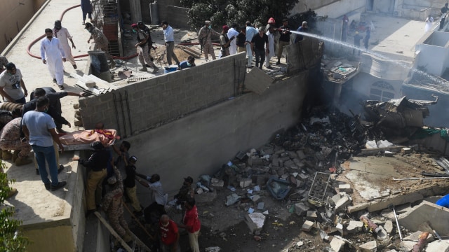 Fakta-fakta Jatuhnya Pesawat di Karachi, Pakistan (251264)