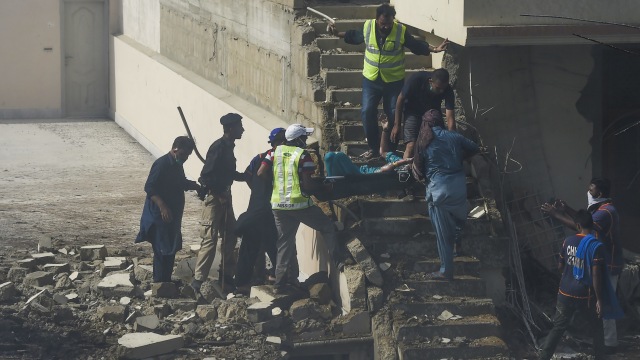 97 Orang Tewas dan 2 Orang Selamat dalam Insiden Pesawat Jatuh di Pakistan (645206)