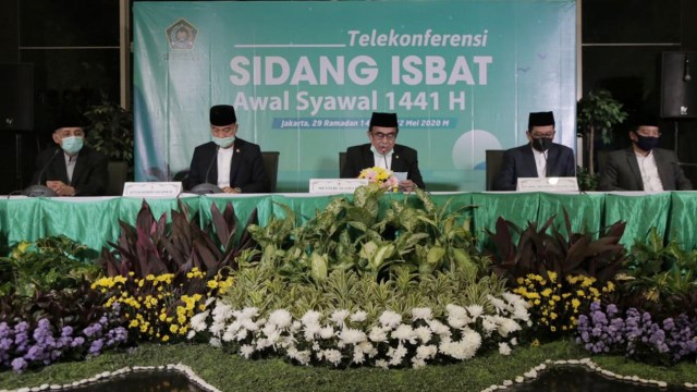 Menteri Agama Fachrul Razi (tengah) saat jumpa pers sidang Isbat 1 Syawal 1441 H. 
 Foto: Dok. Kemenag