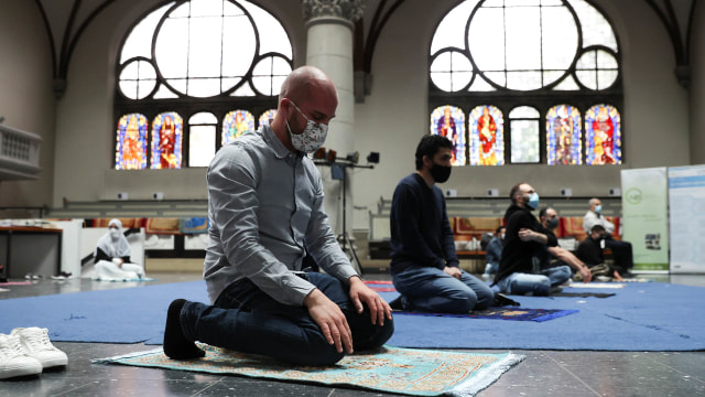 5 Aturan yang Mesti Kamu Patuhi kala Wisata Religi ke Masjid (11544)