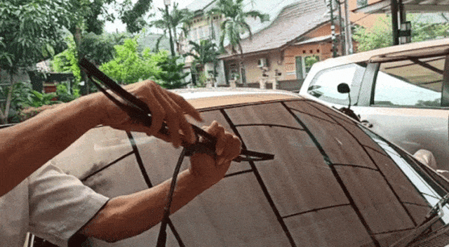 Cara mengganti wiper mobil