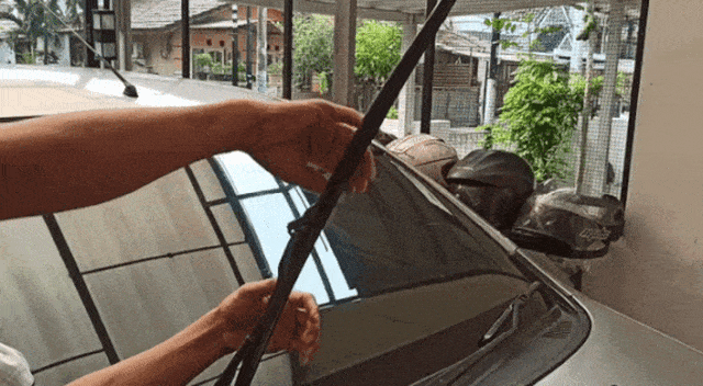 Cara mengganti wiper mobil