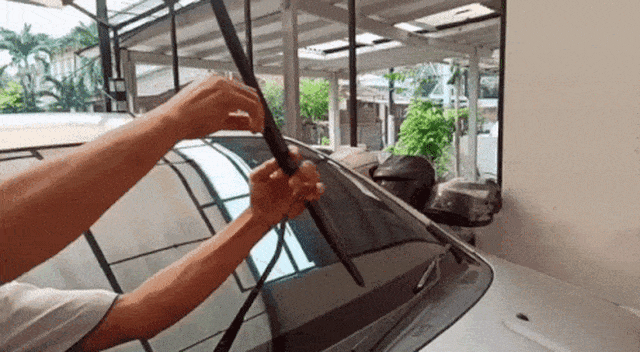 Cara mengganti wiper mobil