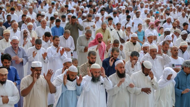 Suasana Idul Fitri di Arab. Foto: AFP