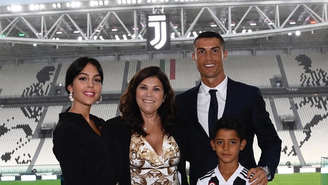 Sempat Unfollow Instagram Georgina Rodriguez, Ibu Ronaldo Akui ...
