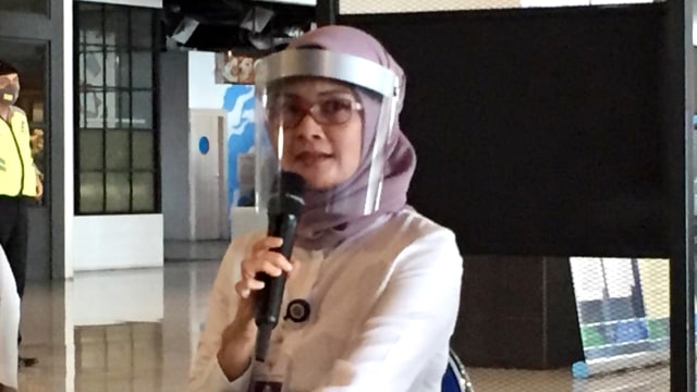 Juru Bicara Kemenhub, Adita Irawati saat konferensi pers di Bandara Internasional Jendral Ahmad Yani Semarang, Sabtu (23/5). Foto: Afiati Tsalitsati/kumparan