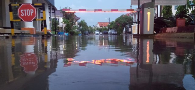 Banjir di Perumahan Citra Indah Batam. Foto: Rega/kepripedia.com