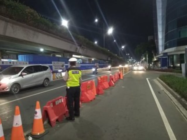 Pos Pam Chek Poin simpang 5 Senen Jakpus