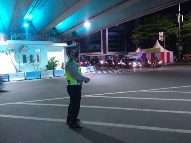 Pos Pam Chek Poin simpang 5 Senen Jakpus