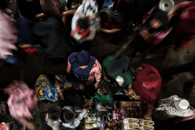Potret Malam Lebaran di Lhokseumawe: Nelayan Mencari Ikan Hingga Ramainya Pasar (37073)