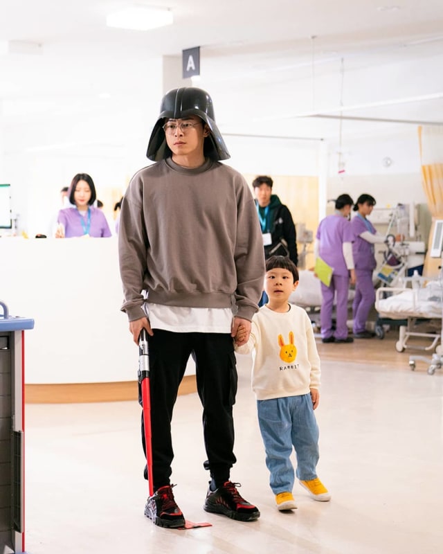 Foto Kala Jo Jung Suk Jadi Ayah Yang Unik Dan Seru Di Hospital Playlist Kumparan Com