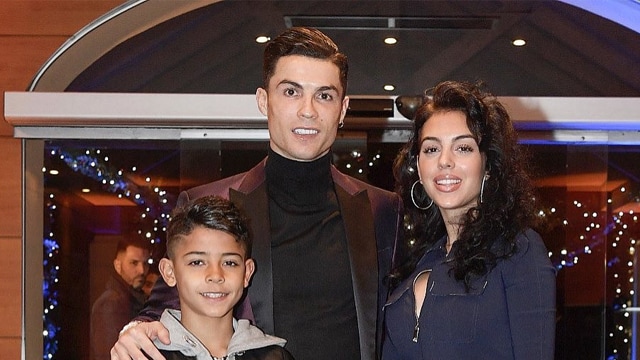Ronaldo bersama Cristiano Jr dan Georgina Rodriguez. (Foto: @georginagio/Instagram)